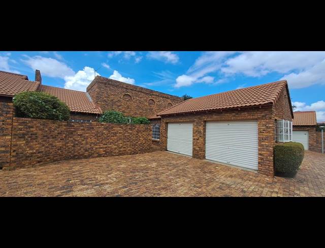3 BEDROOM TOWNHOUSE FOR SALE IN BRACKENDOWNS